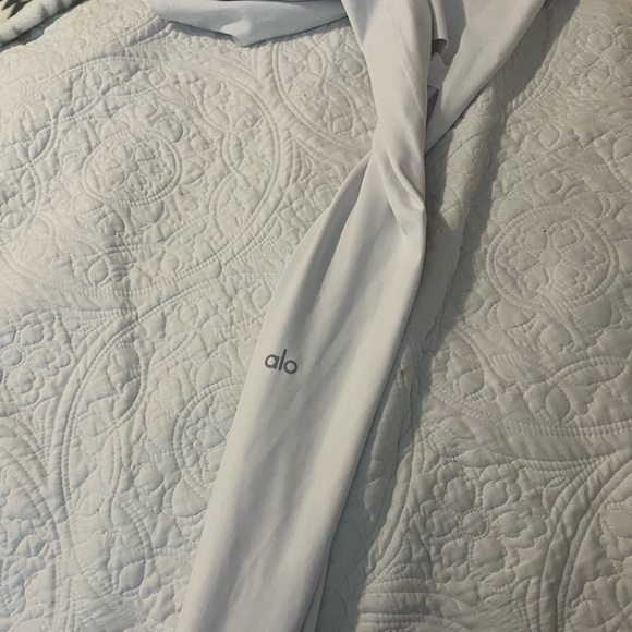 ALO WHITE RIPPED LEGGINS - Picture 3 of 5